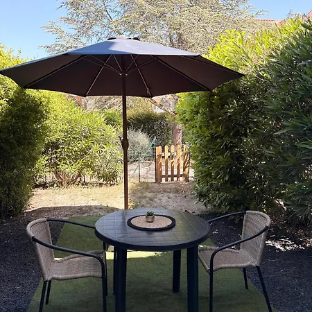 Appartamento Le Jardin Secret - Spacieux Au Calme à 900 M Des Plages Au Cœur Du Village Provençal